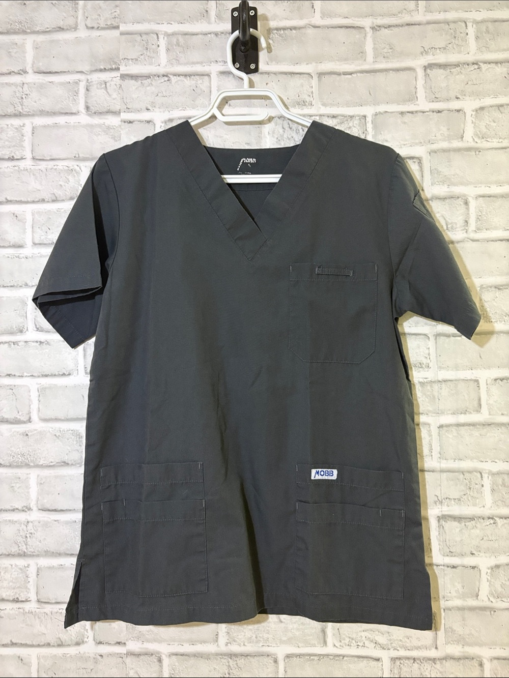 Mobb Classic V-Neck Scrub Top in Charcoal Gray- size small